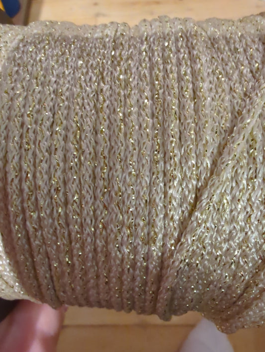 Restegarn 3-4 mm nr.45 a ca.166 meter  Denne er med glitter